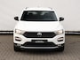 Volkswagen T-Roc 1.5 TSI Sport 150 pk DSG | Black Style | Afn. Trekhaak | Stoelverwarming | Cruise Control | Navigatie via App-connect