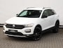 Volkswagen T-Roc 1.5 TSI Sport 150 pk DSG | Black Style | Afn. Trekhaak | Stoelverwarming | Cruise Control | Navigatie via App-connect