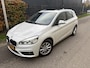 BMW 2-Serie Active Tourer 220i Essential / AUTOMAAT / PANORAMADAK / LEER / HEAD-UP / NAVI