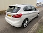 BMW 2-Serie Active Tourer 220i Essential / AUTOMAAT / PANORAMADAK / LEER / HEAD-UP / NAVI