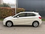 BMW 2-Serie Active Tourer 220i Essential / AUTOMAAT / PANORAMADAK / LEER / HEAD-UP / NAVI