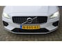 Volvo V60 2.0 T5 250pk R-Design Black Optik H&K Leder 20inch LM Navi LED Virtual Cockpit Stoel & Stuurwiel V.W. *Uitstraling*