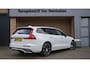 Volvo V60 2.0 T5 250pk R-Design Black Optik H&K Leder 20inch LM Navi LED Virtual Cockpit Stoel & Stuurwiel V.W. *Uitstraling*