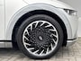 Hyundai Ioniq 5 Lounge 73kWh Automaat / Accu SOH 100% / Fabrieksgarantie tot 9-2026 / Dealer onderhouden / WLTP 451 km / 1.600 kg Trekgewicht / Elektrische klep en stoelen / Stuur-, stoel- en achterbankverwarming /