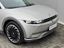 Hyundai Ioniq 5 Lounge 73kWh Automaat / Accu SOH 100% / Fabrieksgarantie tot 9-2026 / Dealer onderhouden / WLTP 451 km / 1.600 kg Trekgewicht / Elektrische klep en stoelen / Stuur-, stoel- en achterbankverwarming /