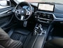 BMW 5-Serie 520e Business Edition Plus 204 Pk Automaat Navi / Leer / Schuidak / Camera / Apple Carplay / M-pakket