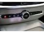 Volvo V60 Cross Country B5 250PK AWD Ultimate | Pano-dak | 20" | Trekhaak | Massage-/ventilatie | HUD | Full LED