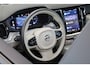 Volvo V60 Cross Country B5 250PK AWD Ultimate | Pano-dak | 20" | Trekhaak | Massage-/ventilatie | HUD | Full LED