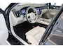 Volvo V60 Cross Country B5 250PK AWD Ultimate | Pano-dak | 20" | Trekhaak | Massage-/ventilatie | HUD | Full LED