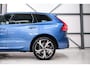 Volvo XC60 2.0 B4 R-Design | HUD | Panorama | Bursting Blue | Harman Kardon | 21 inch | Leder | Stoel en stuurwiel verwarming | ACC | Rijklaarprijs |