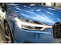Volvo XC60 2.0 B4 R-Design | HUD | Panorama | Bursting Blue | Harman Kardon | 21 inch | Leder | Stoel en stuurwiel verwarming | ACC | Rijklaarprijs |