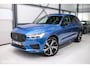 Volvo XC60 2.0 B4 R-Design | HUD | Panorama | Bursting Blue | Harman Kardon | 21 inch | Leder | Stoel en stuurwiel verwarming | ACC | Rijklaarprijs |