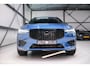 Volvo XC60 2.0 B4 R-Design | HUD | Panorama | Bursting Blue | Harman Kardon | 21 inch | Leder | Stoel en stuurwiel verwarming | ACC | Rijklaarprijs |