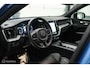 Volvo XC60 2.0 B4 R-Design | HUD | Panorama | Bursting Blue | Harman Kardon | 21 inch | Leder | Stoel en stuurwiel verwarming | ACC | Rijklaarprijs |