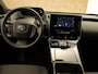 Toyota bZ4X Active 71 kWh -SOH 97,1% !!!- ORIGINEEL NEDERLANDSE AUTO - AFKOMSTIG VAN 1E EIGENAAR - 2 LAADKABELS - 3 FASE - CAMERA - ALARM KLASSE 3 MET KIWA CERTIFICAAT - NAVIGATIE - ADAPTIEVE CRUISE CONTROL - CLIMATE CONTROL - KEYLESS ENTRY/ START