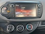 Toyota Yaris 1.3 VVT-i Lease RIJKLAAR | Airco | Camera | All-Seasonbanden