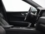 Volvo XC60 2.0 T4 R-Design / Trekhaak / Stoelverwarming / Sportstoelen / Elektrische Achterklep / Getint Glas / Cruise Control / Carplay / Sportstoelen /