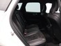 Volvo XC60 2.0 T4 R-Design / Trekhaak / Stoelverwarming / Sportstoelen / Elektrische Achterklep / Getint Glas / Cruise Control / Carplay / Sportstoelen /