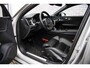 Volvo V60 2.0 T6 Plug-in hybrid AWD Plus Dark | Trekhaak | Harman Kardon | 360º Camera | Verwarmbare voorruit | Stoel- / Stuurverwarming Voor + Achter | Adaptive Cruise | BLIS | Verwarmbare voorruit | Power seats
