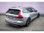 Volvo V60 2.0 T6 Plug-in hybrid AWD Plus Dark | Trekhaak | Harman Kardon | 360º Camera | Verwarmbare voorruit | Stoel- / Stuurverwarming Voor + Achter | Adaptive Cruise | BLIS | Verwarmbare voorruit | Power seats
