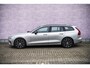 Volvo V60 2.0 T6 Plug-in hybrid AWD Plus Dark | Trekhaak | Harman Kardon | 360º Camera | Verwarmbare voorruit | Stoel- / Stuurverwarming Voor + Achter | Adaptive Cruise | BLIS | Verwarmbare voorruit | Power seats
