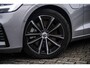 Volvo V60 2.0 T6 Plug-in hybrid AWD Plus Dark | Trekhaak | Harman Kardon | 360º Camera | Verwarmbare voorruit | Stoel- / Stuurverwarming Voor + Achter | Adaptive Cruise | BLIS | Verwarmbare voorruit | Power seats