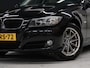 BMW 3-Serie 320i High Executive [PDC V+A, VOL LEDER, BLUETOOTH, CRUISE CONTROL, NAVIGATIE, CLIMATE CONTROL, NIEUWSTAAT]