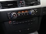 BMW 3-Serie 320i High Executive [PDC V+A, VOL LEDER, BLUETOOTH, CRUISE CONTROL, NAVIGATIE, CLIMATE CONTROL, NIEUWSTAAT]