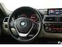 BMW 3-Serie 318i Luxury Edition (DEALER ONDERHOUDEN, PARKEERSENSOREN, NAVIGATIE, AUTOMAAT, CRUISE CONTROL)