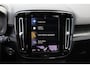 Volvo XC40 T4 Recharge Plus Bright | Adaptive Cruise & Pilot Assist | Schuif-/kanteldak | Premium Harman/Kardon Audio | Power Seats incl. Memory | Leder/Nubuck Bekleding | Stoel & Stuurverwarming | Semi Elektr. Trekhaak |