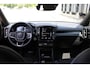 Volvo XC40 T4 Recharge Plus Bright | Adaptive Cruise & Pilot Assist | Schuif-/kanteldak | Premium Harman/Kardon Audio | Power Seats incl. Memory | Leder/Nubuck Bekleding | Stoel & Stuurverwarming | Semi Elektr. Trekhaak |