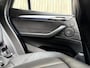 BMW X1 xDrive25e M-sport Automaat | Panoramadak | Leren bekleding | Stoelverwarming | LED verlichting | Climate & cruise control | Misano Blauw metallic | Harman/Kardon HiFi | Parkeersensoren voor en achter | Achteruitrijcamera