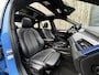 BMW X1 xDrive25e M-sport Automaat | Panoramadak | Leren bekleding | Stoelverwarming | LED verlichting | Climate & cruise control | Misano Blauw metallic | Harman/Kardon HiFi | Parkeersensoren voor en achter | Achteruitrijcamera