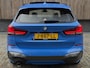 BMW X1 xDrive25e M-sport Automaat | Panoramadak | Leren bekleding | Stoelverwarming | LED verlichting | Climate & cruise control | Misano Blauw metallic | Harman/Kardon HiFi | Parkeersensoren voor en achter | Achteruitrijcamera