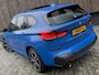 BMW X1 xDrive25e M-sport Automaat | Panoramadak | Leren bekleding | Stoelverwarming | LED verlichting | Climate & cruise control | Misano Blauw metallic | Harman/Kardon HiFi | Parkeersensoren voor en achter | Achteruitrijcamera