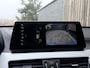 BMW X1 xDrive25e M-sport Automaat | Panoramadak | Leren bekleding | Stoelverwarming | LED verlichting | Climate & cruise control | Misano Blauw metallic | Harman/Kardon HiFi | Parkeersensoren voor en achter | Achteruitrijcamera