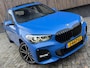BMW X1 xDrive25e M-sport Automaat | Panoramadak | Leren bekleding | Stoelverwarming | LED verlichting | Climate & cruise control | Misano Blauw metallic | Harman/Kardon HiFi | Parkeersensoren voor en achter | Achteruitrijcamera