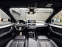 BMW X1 xDrive25e M-sport Automaat | Panoramadak | Leren bekleding | Stoelverwarming | LED verlichting | Climate & cruise control | Misano Blauw metallic | Harman/Kardon HiFi | Parkeersensoren voor en achter | Achteruitrijcamera