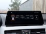 BMW X1 xDrive25e M-sport Automaat | Panoramadak | Leren bekleding | Stoelverwarming | LED verlichting | Climate & cruise control | Misano Blauw metallic | Harman/Kardon HiFi | Parkeersensoren voor en achter | Achteruitrijcamera