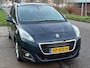 Peugeot 5008 1.2 PureTech Style 7-Pers. ECC Audio-CD/MP3 Navi LMV 16" Cruise ASR ESP Panoramadak Trekhaak Dealeronderhoud Nw Apk!