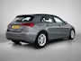 Mercedes-Benz A-klasse 160 Business Solution | Parkeerpakket met Camera | Ledkoplampen | Navigatie | Stoelverwarming | Inclusief 24 maanden Mercedes-Benz Certified garantie voor Europa.