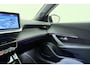 Peugeot 2008 1.2 Hybrid 136 GT Automaat | Navigatie | Dodehoek assistent | Camera | Draadloze telefoonlader | Zwart dak | Dakrails | Keyless
