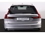 Volvo V90 T6 Recharge AWD Plus Dark - IntelliSafe Assist & Surround - 360º Camera - Harman/Kardon audio - Adaptieve LED koplampen - Verwarmde voorstoelen, stuur & achterbank - Parkeersensoren voor & achter - Elektr. bedienb. voorstoelen met geheugen - Extra getint glas - Elektr. inklapbare trekhaak - 19' LMV