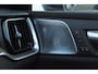 Volvo V60 T6 340PK Automaat Recharge AWD Inscription /  Bowers en Wilkins / Adaptieve cruise control/ Panoramadak/ 19” velgen/ BLIS/ Trekhaak/ Stoel en stuurwielverwarming/ Parkeersensoren met 360 Camera/ Elektrische stoelen met geheugen/ Apple carplay/ Keyless entry/ Head up display