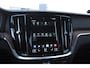 Volvo V60 T6 340PK Automaat Recharge AWD Inscription /  Bowers en Wilkins / Adaptieve cruise control/ Panoramadak/ 19” velgen/ BLIS/ Trekhaak/ Stoel en stuurwielverwarming/ Parkeersensoren met 360 Camera/ Elektrische stoelen met geheugen/ Apple carplay/ Keyless entry/ Head up display