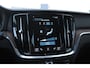 Volvo V60 T6 340PK Automaat Recharge AWD Inscription /  Bowers en Wilkins / Adaptieve cruise control/ Panoramadak/ 19” velgen/ BLIS/ Trekhaak/ Stoel en stuurwielverwarming/ Parkeersensoren met 360 Camera/ Elektrische stoelen met geheugen/ Apple carplay/ Keyless entry/ Head up display