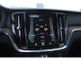 Volvo V60 T6 340PK Automaat Recharge AWD Inscription /  Bowers en Wilkins / Adaptieve cruise control/ Panoramadak/ 19” velgen/ BLIS/ Trekhaak/ Stoel en stuurwielverwarming/ Parkeersensoren met 360 Camera/ Elektrische stoelen met geheugen/ Apple carplay/ Keyless entry/ Head up display