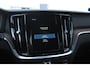 Volvo V60 T6 340PK Automaat Recharge AWD Inscription /  Bowers en Wilkins / Adaptieve cruise control/ Panoramadak/ 19” velgen/ BLIS/ Trekhaak/ Stoel en stuurwielverwarming/ Parkeersensoren met 360 Camera/ Elektrische stoelen met geheugen/ Apple carplay/ Keyless entry/ Head up display