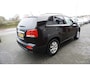Kia Sorento 2.4 175PK X-TRA 7P 7STOELEN ORIGINEEL NEDERLANDS MET NIEUWE KOPPELING AIRCO PARKEERSENSOREN EXTRA GETINT GLAS LMV RADIO CD MP3 AUX USB 4X ELECTR.RAMEN/SPIEGELS