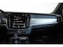 Volvo V90 T8 AWD R-Design | Navigatie | Parkeercamera | BLIS | Semi-Electrische Wegklapbare Trekhaak | Climate Control | Stoelverwarming | Stuurwielverwarming | Cruise Control | Dealeronderhouden